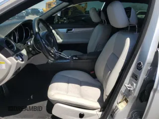 2013 Mercedes-Benz C 250 Sport с VIN WDDGF4HB9DA817435, выставлен на аукционе Copart как лот 57405835 с пробегом 137 056 миль миль и Списание • Salvage title. История ставок и продаж доступна на DreamBid. Изображение 7.