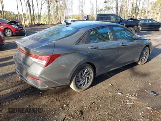 2024 Hyundai Elantra SEL z VIN KMHLM4DGXRU832768, wystawiony jako IAAI lot #41826429 z przebiegiem 11 221 mil mil oraz . Historia ofert i sprzedaży dostępna na DreamBid. Obrazek 4.