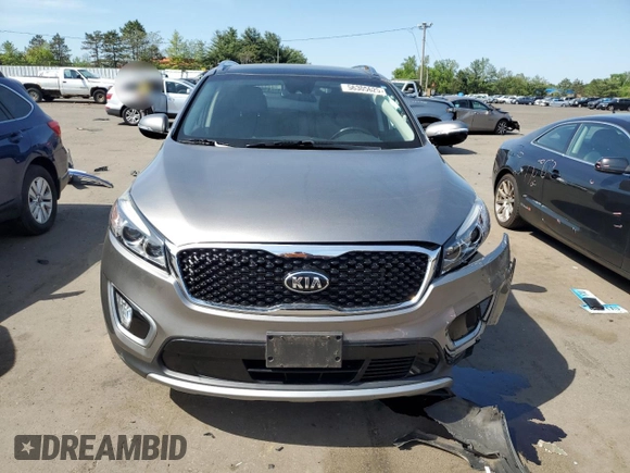 2017 Kia Sorento EX z VIN 5XYPHDA56HG232245, wystawiony jako Copart lot #56305625 z przebiegiem 76 947 mil mil oraz Szkoda całkowita • Salvage title. Historia ofert i sprzedaży dostępna na DreamBid. Obrazek 5.