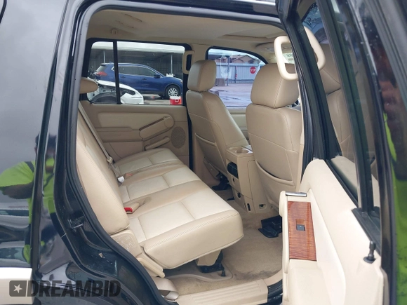 2006 Ford Explorer Eddie Bauer z VIN 1FMEU74E36ZA08375, wystawiony jako IAAI lot #42486008 z przebiegiem 214 761 mil mil oraz . Historia ofert i sprzedaży dostępna na DreamBid. Obrazek 8.