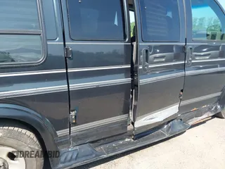 2003 Chevrolet Express Passenger z VIN 1GBFG15X731183644, wystawiony jako IAAI lot #42412871 z przebiegiem 162 202 mil mil oraz . Historia ofert i sprzedaży dostępna na DreamBid. Obrazek 12.