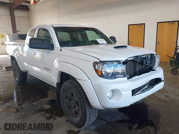 2008 Toyota Tacoma with VIN 5TEUU42NX8Z508056, listed as a IAAI auction lot 41964728 with 92,118 mi miles and . Bid and sale history available at carsss.com. Image 1.