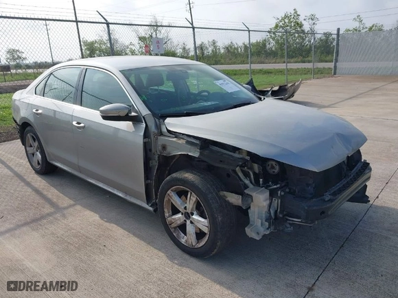 2013 Volkswagen Passat SE with VIN 1VWBP7A38DC086021, listed as a IAAI auction lot 41912361 with 215,843 mi miles. Bid and sale history available at carsss.com. Image 1.