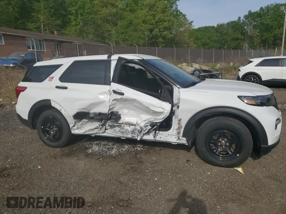 2023 Ford Police Interceptor Utility z VIN 1FM5K8AW2PNA09146, wystawiony jako Copart lot #54661945 z przebiegiem 30 981 mil mil oraz Czysty tytuł • Clean title. Historia ofert i sprzedaży dostępna na DreamBid. Obrazek 4.