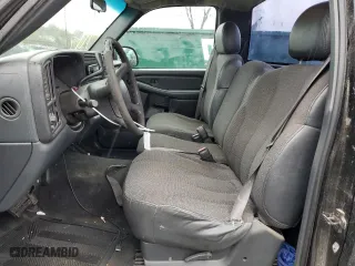 2000 Chevrolet Silverado 1500 with VIN 1GCEC14V0YE395868, listed as a Copart auction lot 46580585 with 208,942 mi miles and Clean Title. Bid and sale history available at carsss.com. Image 7.