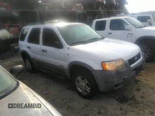 2001 Ford Escape XLT with VIN 1FMYU03171KE99182, listed as a IAAI auction lot 40856356 with 176,540 mi miles. Bid and sale history available at carsss.com. Image 1.