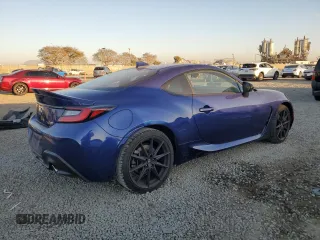 2023 Toyota 86 Premium z VIN JF1ZNBE11P9750749, wystawiony jako Copart lot #47240095 z przebiegiem 17 985 mil mil oraz Tytuł czysty. Historia ofert i sprzedaży dostępna na DreamBid. Obrazek 3.