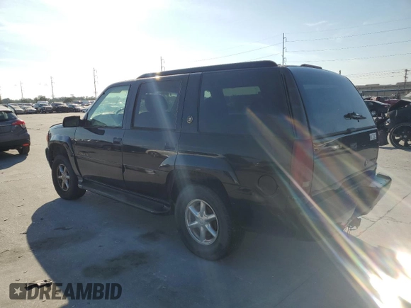 2000 Cadillac Escalade z VIN 1GYEK13R0YR167895, wystawiony jako Copart lot #82586443 z przebiegiem 267 099 mil mil oraz Szkoda całkowita • Salvage title. Historia ofert i sprzedaży dostępna na DreamBid. Obrazek 2.