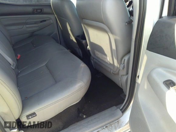 2013 Toyota Tacoma PreRunner z VIN 5TFJU4GN5DX048415, wystawiony jako IAAI lot #34578204 z przebiegiem 104 497 mil mil oraz . Historia ofert i sprzedaży dostępna na DreamBid. Obrazek 8.