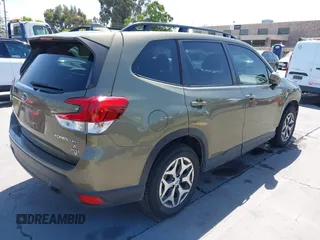 2022 Subaru Forester Premium z VIN JF2SKAEC2NH431414, wystawiony jako IAAI lot #42404661 z przebiegiem 51 516 mil mil oraz . Historia ofert i sprzedaży dostępna na DreamBid. Obrazek 4.