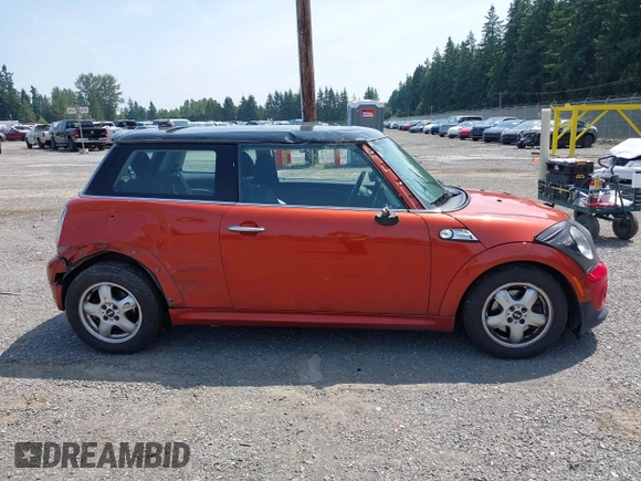 2011 MINI Hardtop with VIN WMWSU3C55BT181956, listed as a IAAI auction lot 42564011 with 106,430 mi miles and . Bid and sale history available at DreamBid. Image 13.