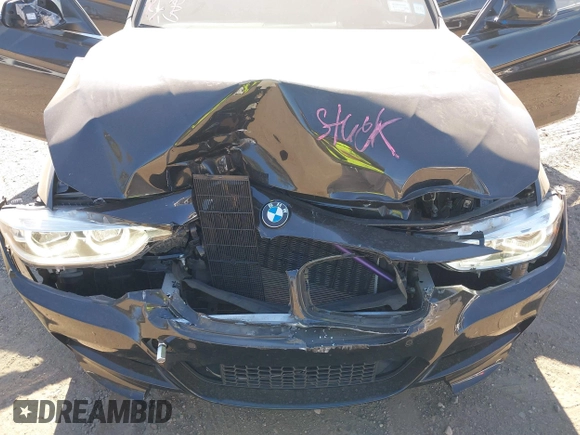 2018 BMW 3 Series 330i xDrive z VIN WBA8D9C5XJEM33068, wystawiony jako IAAI lot #40640558 z przebiegiem 53 556 mil mil oraz . Historia ofert i sprzedaży dostępna na DreamBid. Obrazek 10.