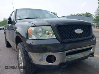 2006 Ford F-150 XLT z VIN 1FTPX145X6NA17017, wystawiony jako IAAI lot #42412659 z przebiegiem 218 939 mil mil oraz . Historia ofert i sprzedaży dostępna na DreamBid. Obrazek 13.