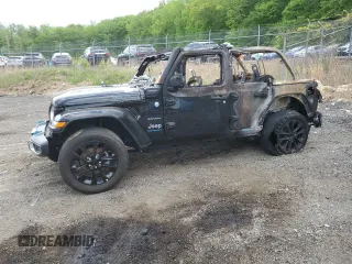 2023 Jeep Wrangler Sahara z VIN 1C4JJXP66PW698724, wystawiony jako Copart lot #55587825 z przebiegiem Nie podano mil oraz Nie do naprawy • Non repairable. Historia ofert i sprzedaży dostępna na DreamBid. Obrazek 1.
