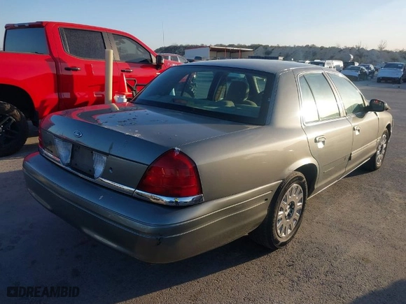 2004 Ford Crown Victoria Standard with VIN 2FAFP73W64X107579, listed as a IAAI auction lot 41823273 with 131,921 mi miles. Bid and sale history available at carsss.com. Image 4.