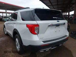 2022 Ford Explorer XLT z VIN 1FMSK7DH0NGB25926, wystawiony jako IAAI lot #42181595 z przebiegiem 15 063 mil mil oraz . Historia ofert i sprzedaży dostępna na DreamBid. Obrazek 3.