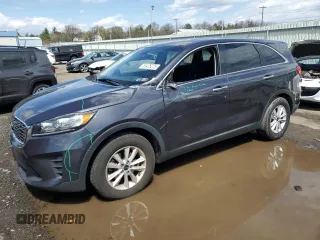 2019 Kia Sorento LX z VIN 5XYPG4A56KG490775, wystawiony jako Copart lot #53425275 z przebiegiem 96 968 mil mil oraz Szkody całkowita. Historia ofert i sprzedaży dostępna na DreamBid. Obrazek 1.