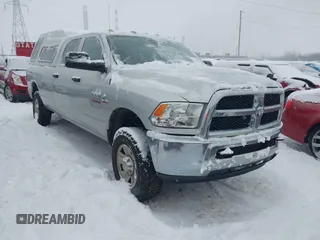2015 Ram 2500 Tradesman z VIN 3C6UR5HLXFG697028, wystawiony jako IAAI lot #41260035 z przebiegiem 161 671 mil mil oraz . Historia ofert i sprzedaży dostępna na DreamBid. Obrazek 1.