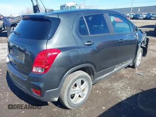 2020 Chevrolet Trax LS z VIN 3GNCJNSB8LL206428, wystawiony jako IAAI lot #41895293 z przebiegiem 61 967 mil mil oraz . Historia ofert i sprzedaży dostępna na DreamBid. Obrazek 4.