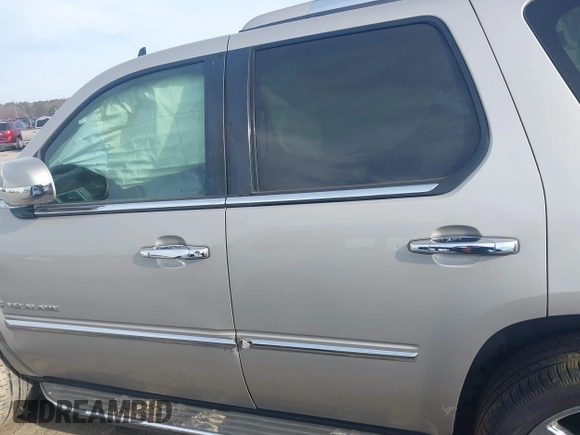 2008 Cadillac Escalade with VIN 1GYFK63848R236600, listed as a IAAI auction lot 41708402 with 193,214 mi miles. Bid and sale history available at carsss.com. Image 15.