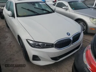 2024 BMW 3 Series 330e with VIN 3MW39FF09R8E27710, listed as a Copart auction lot 74666324 with 0 mi miles and Non Repairable. Bid and sale history available at carsss.com. Image 5.