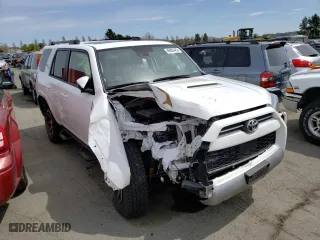 2020 Toyota 4Runner SR5 with VIN JTEBU5JR1L5800591, listed as a Copart auction lot 46805483 with 0 mi miles. Bid and sale history available at carsss.com. Image 4.