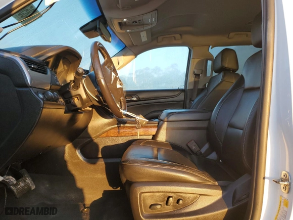 2019 Chevrolet Suburban LT with VIN 1GNSKHKC2KR346694, listed as a Copart auction lot 48565605 with 33,779 mi miles and Salvage Title. Bid and sale history available at carsss.com. Image 7.