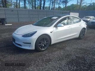 2023 Tesla Model 3 z VIN 5YJ3E1EA9PF576610, wystawiony jako IAAI lot #42206777 z przebiegiem 21 658 mil mil oraz . Historia ofert i sprzedaży dostępna na DreamBid. Obrazek 19.