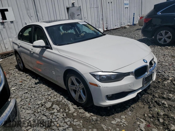 2014 BMW 3 Series 320i xDrive with VIN WBA3C3C51EF983592, listed as a Copart auction lot 60608765 with 195,061 mi miles and Salvage title. Bid and sale history available at DreamBid. Image 4.