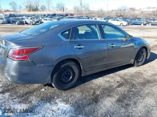 2015 Nissan Altima 2.5 SV with VIN 1N4AL3AP9FC153904, listed as a IAAI auction lot 41720630 with 134,467 mi miles. Bid and sale history available at carsss.com. Image 4.