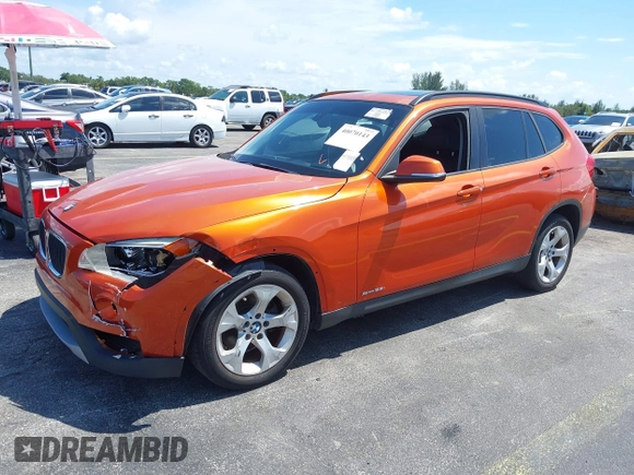2013 BMW X1 28i z VIN WBAVM1C51DVW41056, wystawiony jako IAAI lot #40070143 z przebiegiem 152 657 mil mil oraz . Historia ofert i sprzedaży dostępna na DreamBid. Obrazek 2.