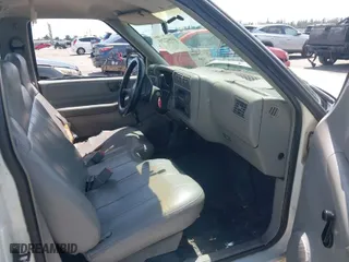 1997 GMC Sonoma with VIN 1GTCS1441VK518317, listed as a IAAI auction lot 41942735 with 75,862 mi miles. Bid and sale history available at carsss.com. Image 5.