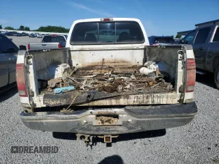 2000 Ford F-250 XL z VIN 1FTNX20L3YEE20339, wystawiony jako Copart lot #56939445 z przebiegiem Nie podano mil oraz Szkoda całkowita • Salvage title. Historia ofert i sprzedaży dostępna na DreamBid. Obrazek 6.