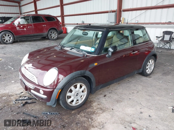 2003 MINI Hardtop с VIN WMWRC33473TC39868, выставлен на аукционе IAAI как лот 41279678 с пробегом 162 005 миль миль и . История ставок и продаж доступна на DreamBid. Изображение 2.