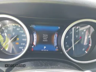2017 Maserati Ghibli с VIN ZAM57XSA6H1218753, выставлен на аукционе IAAI как лот 41833235 с пробегом 42 135 миль миль и . История ставок и продаж доступна на DreamBid. Изображение 15.