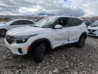 2025 Kia Seltos LX with VIN KNDEPCAA1S7707354, listed as a Copart auction lot 45688165 with 5,079 mi miles and Salvage Title. Bid and sale history available at carsss.com. Image 1.