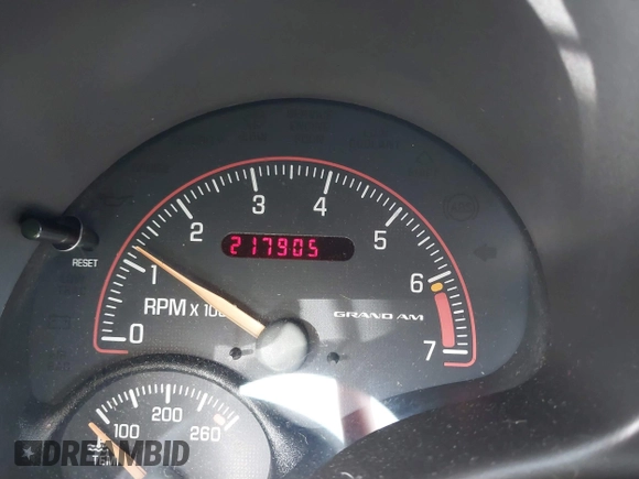 2004 Pontiac Grand Am SE1 with VIN 1G2NF52E84C102696, listed as a IAAI auction lot 41363904 with 217,905 mi miles. Bid and sale history available at carsss.com. Image 7.