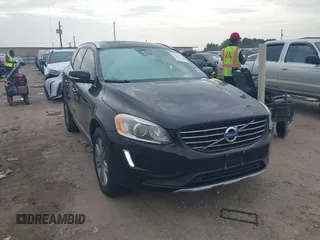 2017 Volvo XC60 Inscription with VIN YV440MDU8H2039258, listed as a IAAI auction lot 41748463 with 70,643 mi miles. Bid and sale history available at carsss.com. Image 1.