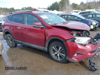 2018 Toyota RAV4 XLE with VIN 2T3RFREV1JW778612, listed as a IAAI auction lot 41664082 with 92,417 mi miles. Bid and sale history available at carsss.com. Image 1.