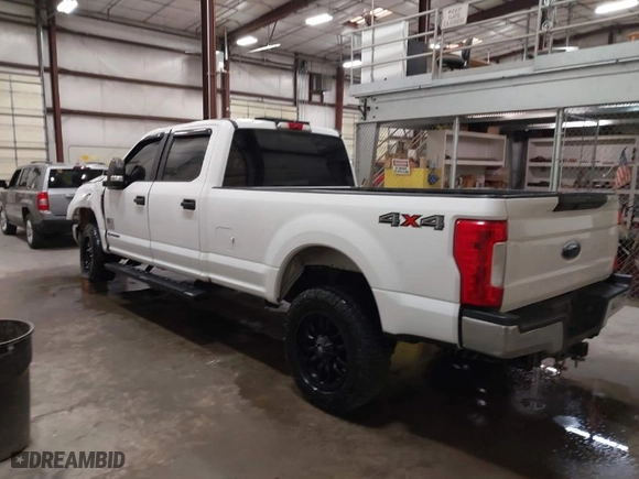 2019 Ford Super Duty F-250 SRW XL with VIN 1FT7W2BTXKEC83691, listed as a IAAI auction lot 41974771 with 139,673 mi miles. Bid and sale history available at carsss.com. Image 3.