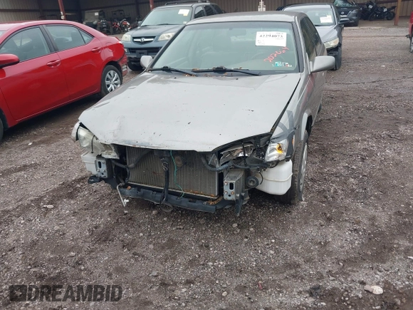 1998 Toyota Camry LE z VIN 4T1BG22KXWU202064, wystawiony jako IAAI lot #42294073 z przebiegiem 245 032 mil mil oraz . Historia ofert i sprzedaży dostępna na DreamBid. Obrazek 12.