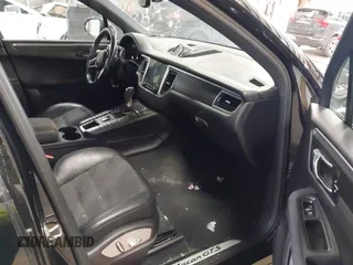 2017 Porsche Macan GTS с VIN WP1AG2A52HLB52375, выставлен на аукционе IAAI как лот 41816031 с пробегом 107 019 миль миль и . История ставок и продаж доступна на DreamBid. Изображение 5.