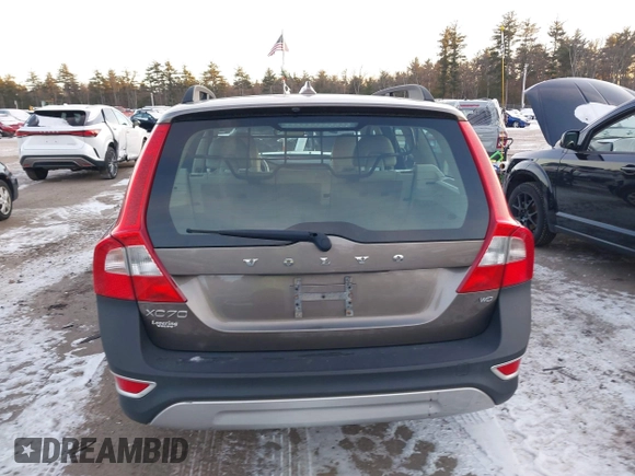 2011 Volvo XC70 3.2L z VIN YV4940BZ8B1115060, wystawiony jako IAAI lot #41156698 z przebiegiem 196 913 mil mil oraz . Historia ofert i sprzedaży dostępna na DreamBid. Obrazek 17.