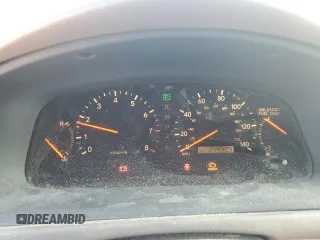 1998 Lexus ES 300 z VIN JT8BF28G5W0086627, wystawiony jako Copart lot #56021985 z przebiegiem 244 405 mil mil oraz Czysty tytuł • Clean title. Historia ofert i sprzedaży dostępna na DreamBid. Obrazek 9.