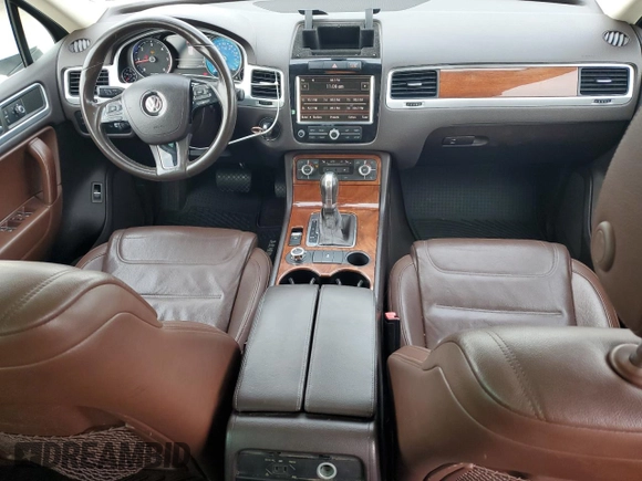 2013 Volkswagen Touareg Sport с VIN WVGEP9BP9DD003974, выставлен на аукционе Copart как лот 75106234 с пробегом 211 323 миль миль и Чистый • Clean title. История ставок и продаж доступна на DreamBid. Изображение 8.