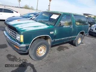 1986 Chevrolet Blazer z VIN 1G8CT18R5G8107497, wystawiony jako IAAI lot #41857104 z przebiegiem 220 287 mil mil oraz . Historia ofert i sprzedaży dostępna na DreamBid. Obrazek 12.