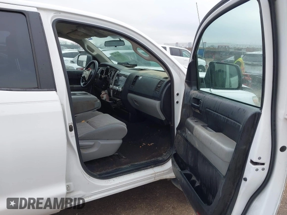 2013 Toyota Tundra z VIN 5TFRM5F16DX053095, wystawiony jako IAAI lot #41481305 z przebiegiem 226 696 mil mil oraz . Historia ofert i sprzedaży dostępna na DreamBid. Obrazek 5.