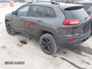 2016 Jeep Cherokee Latitude z VIN 1C4PJMCB9GW152673, wystawiony jako IAAI lot #41704412 z przebiegiem 140 559 mil mil oraz . Historia ofert i sprzedaży dostępna na DreamBid. Obrazek 3.