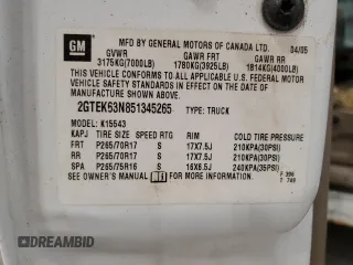 2005 GMC Sierra Denali z VIN 2GTEK63N851345265, wystawiony jako Copart lot #54933125 z przebiegiem 276 871 mil mil oraz Nie do naprawy. Historia ofert i sprzedaży dostępna na DreamBid. Obrazek 12.