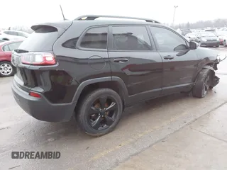 2019 Jeep Cherokee Latitude Plus z VIN 1C4PJLLB8KD396345, wystawiony jako IAAI lot #41201994 z przebiegiem 63 947 mil mil oraz . Historia ofert i sprzedaży dostępna na DreamBid. Obrazek 4.